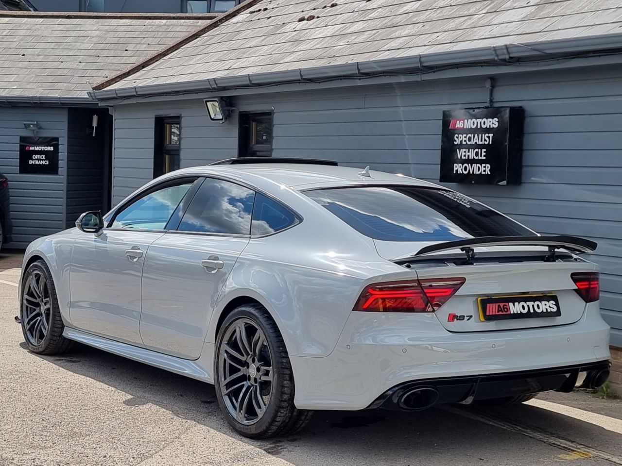 4.0 TFSI V8 Sportback 5dr Petrol Tiptronic quattro Euro 6 (s/s) (560 ps) Image