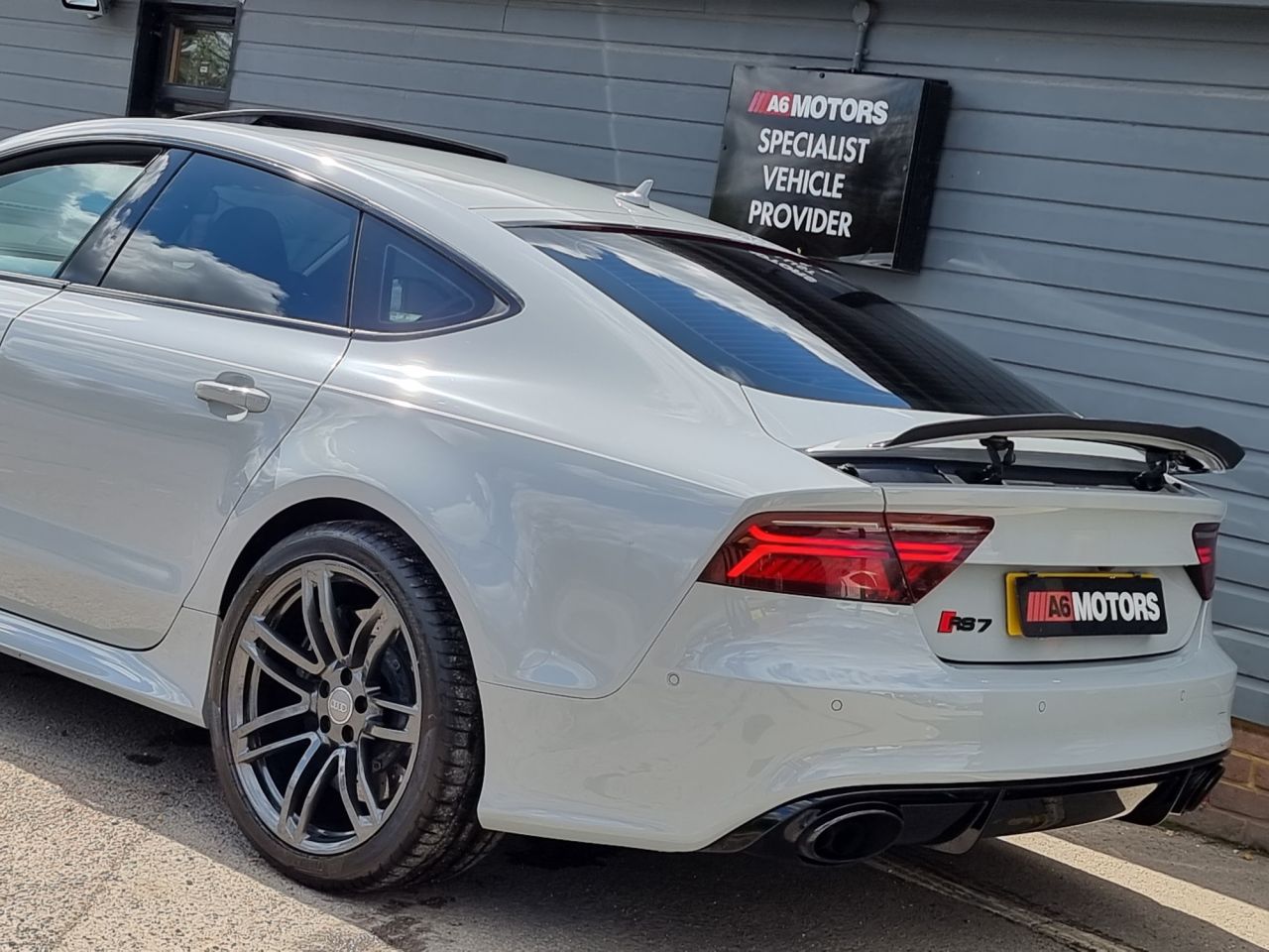4.0 TFSI V8 Sportback 5dr Petrol Tiptronic quattro Euro 6 (s/s) (560 ps) Image