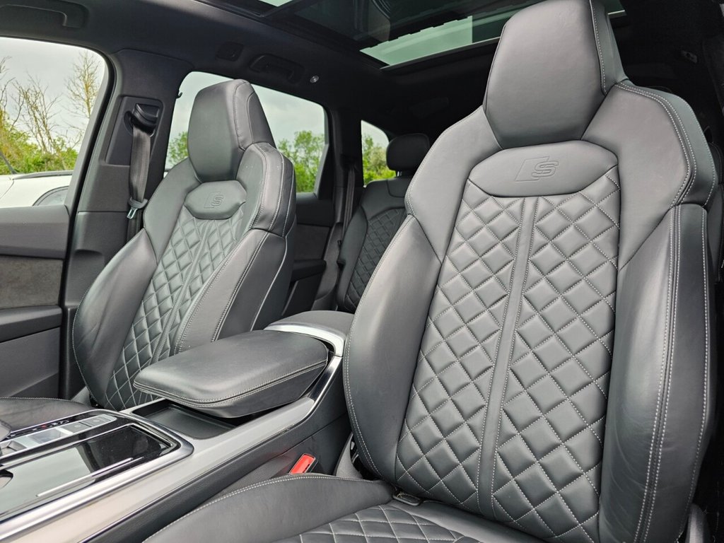 4.0 TDI V8 SUV 5dr Diesel Tiptronic quattro Euro 6 (s/s) (435 ps) Image